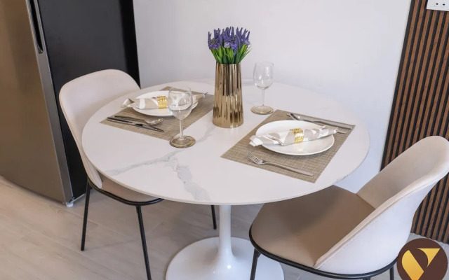 5 Mins Circle mal & 12 Mins Emirates Mal