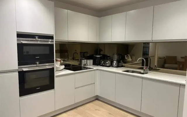 Stunning 2-bedroom Flat With Park View