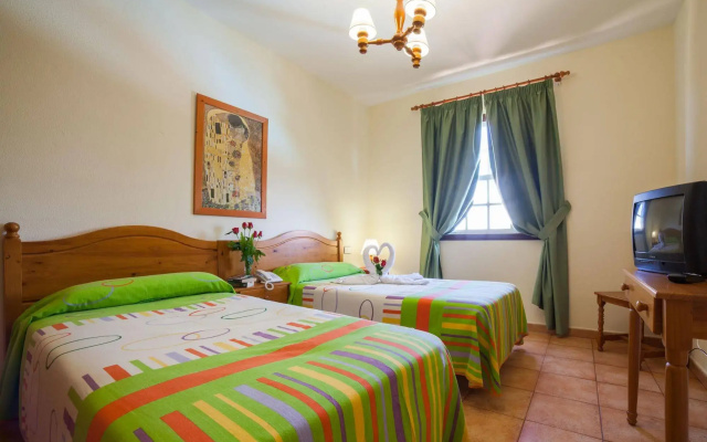 Apartamentos Oasis San Antonio