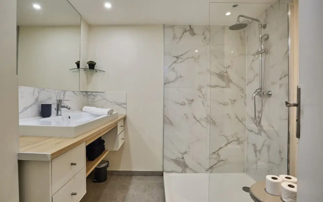 Spacious Studio Center of Paris/montmartre