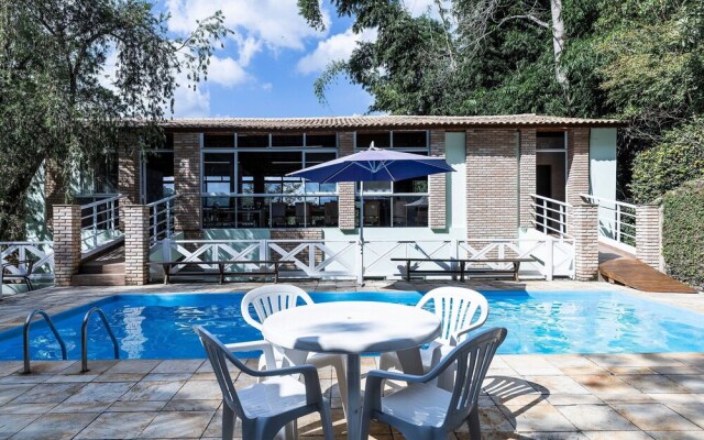 Chácara com Piscina a 40 min de SP