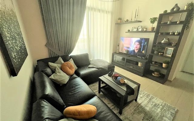 Spacious 1 bedroom with balcony in Wilton Terraces