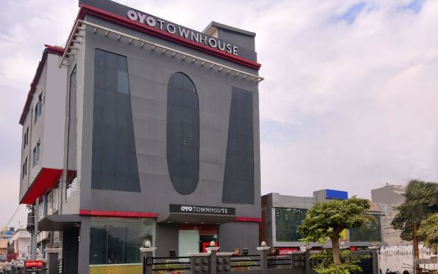 Oyo Flagship 17173 Hotel Function Inn