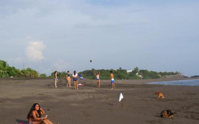 Backpackers Beach Hostel