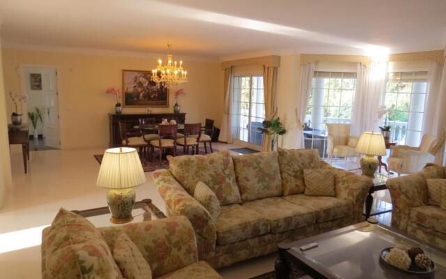 Spacious 700m2 villa, Golfers paradise.