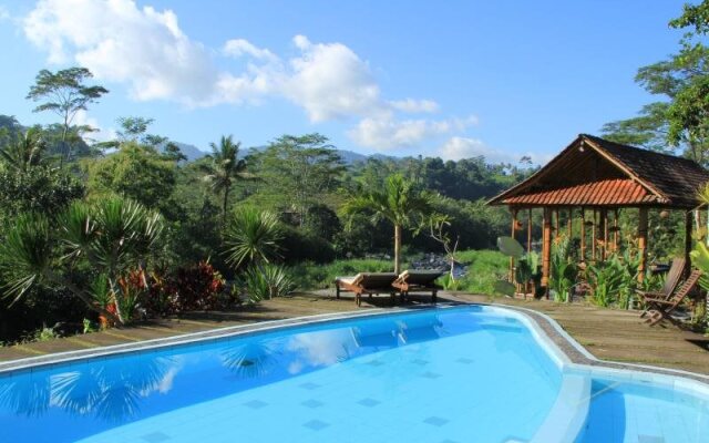 Tepi Sungai Guesthouse & Restaurant