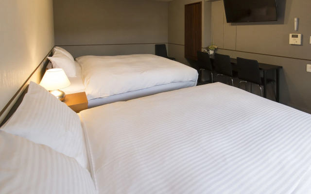 Rinn Sanjo Ohashi East