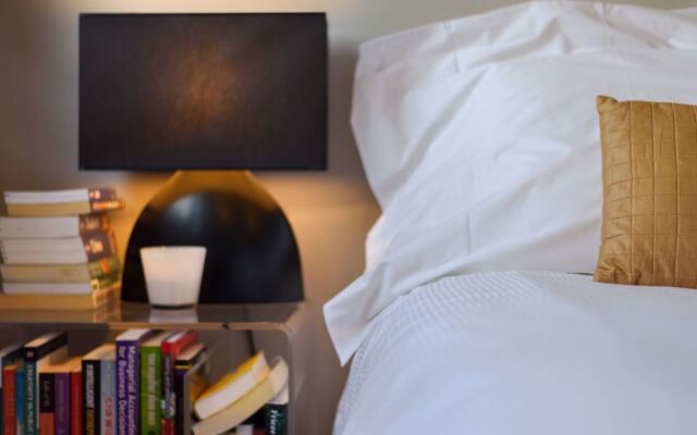 Convenient Oxford Street 1BR Flat