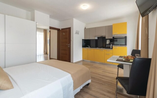 Nice Home in Zadar With Wifi and 8 Bedrooms