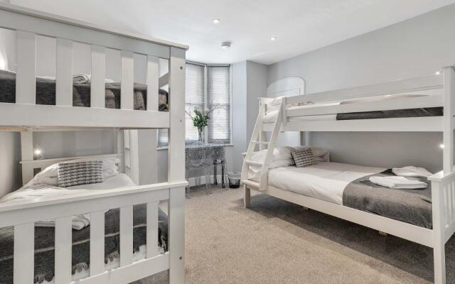 Central Pier Place | Large Group House | 20 metres from the Pier and beach