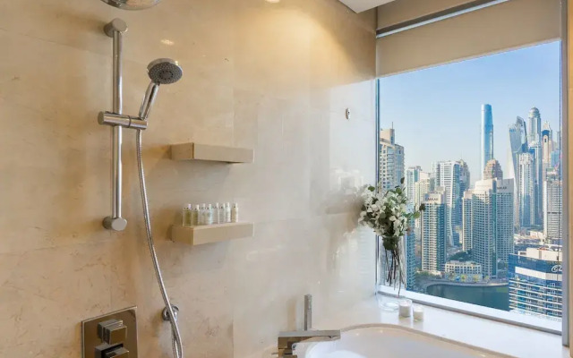 Spectacular Suite JW Marriott Marina