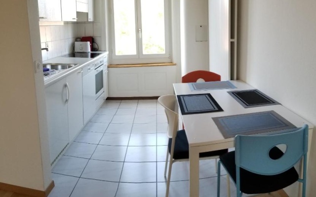 HSH Weber - 2 Bedroom Suite Apartment with Office, Salon and Kitchen in Bern by HSH Hotel Serviced Home