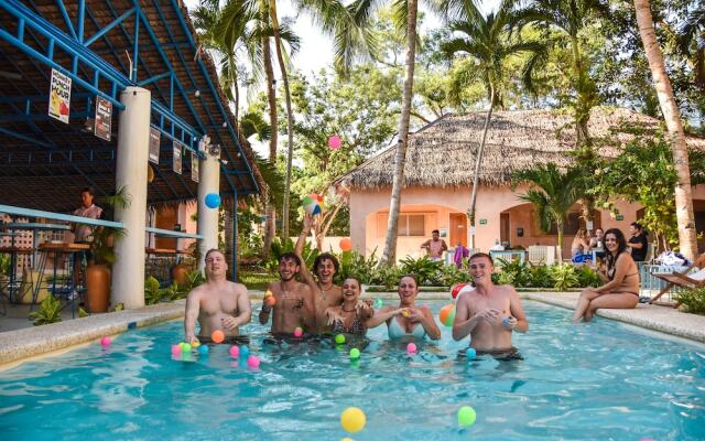 Mad Monkey Panglao