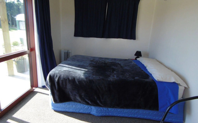 Glenavys Waitaki River Motor Camp - Caravan Park