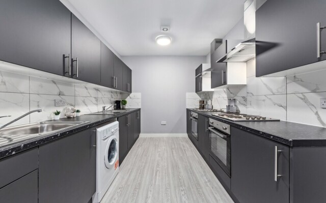 Serviced Ensuite Room Feltham Heathrow London Tw13