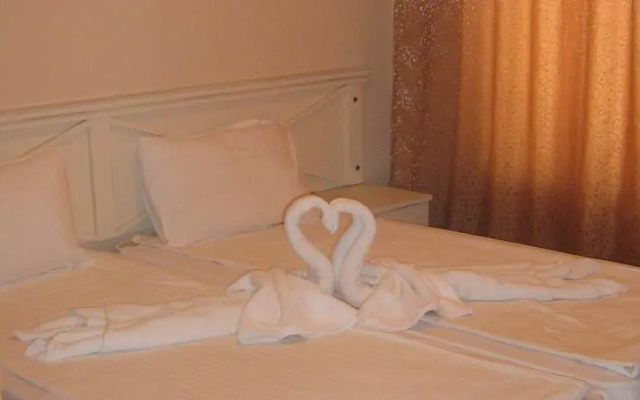 Apartment in Dawn Park Aparthotel