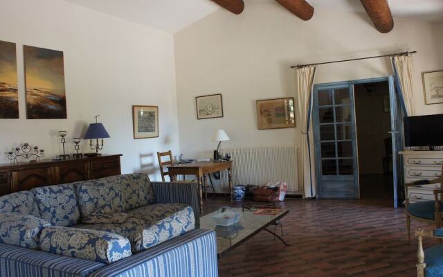 Charming Holiday Home in Tourtour, Provence With Garden