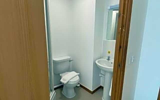 Regency Hall Smart Cheltenham Ensuite Rooms e