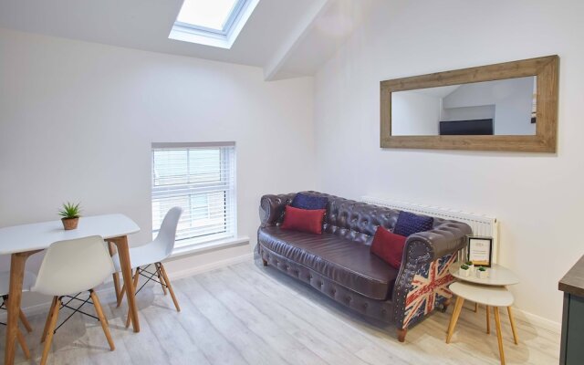 The Surfer's Loft Apartment