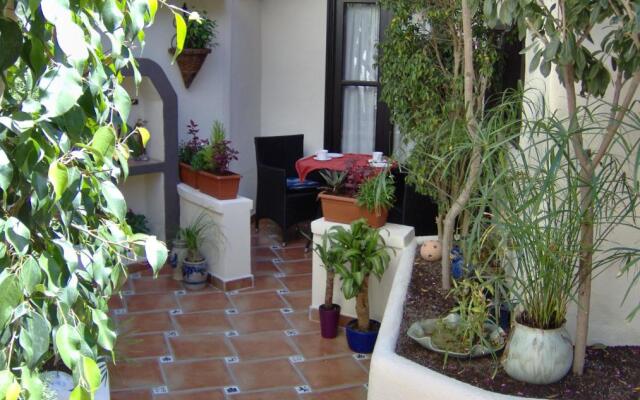 Mediterranean Holiday Home With Small Patio-terrace