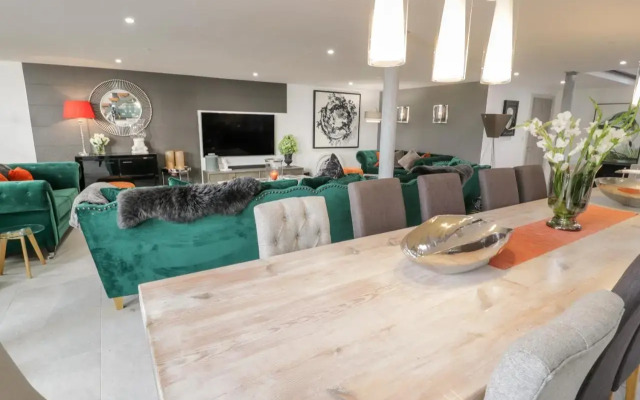 Capel Mawr, Basement 19