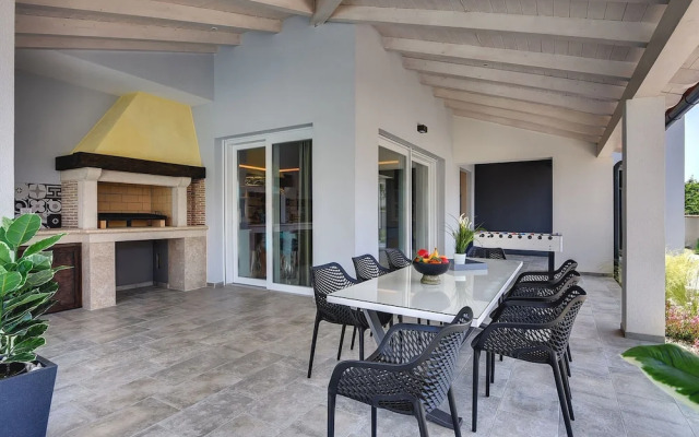 Villa With Pool in Premantura