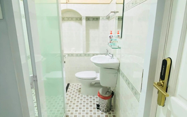 Home Away Homestay, City Center, D1