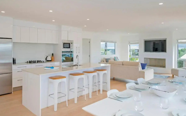 Coastal Pearl - Matarangi Holiday Home