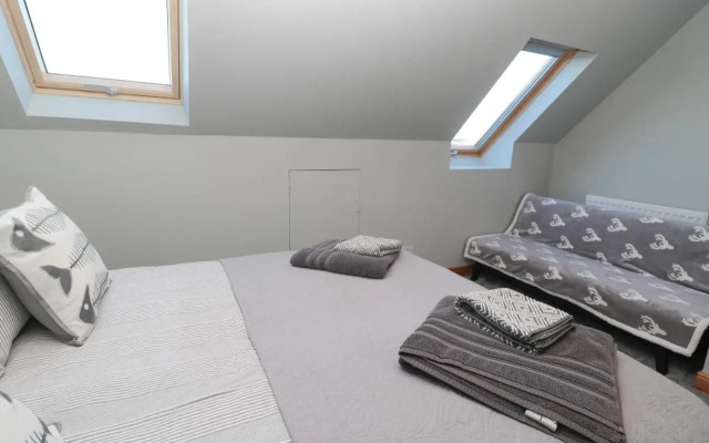 Whinstones at 4 The Villas