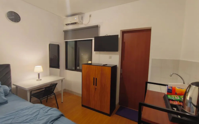 Golden Knight Suites | EcoHome Apartment – Guest Rooms – Tigaraksa
