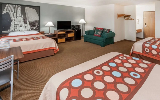 Super 8 by Wyndham Pekin/Peoria Area