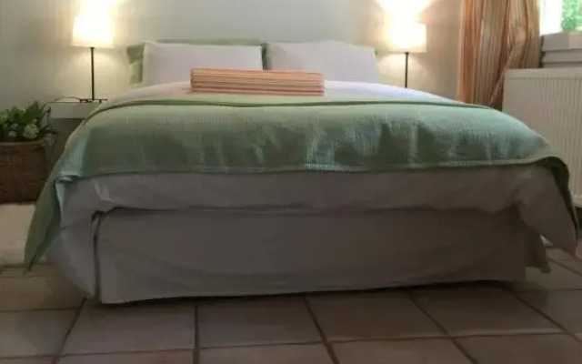 Cozy Garden 700m from St Luke s hospital