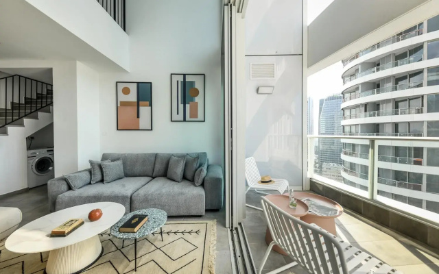 High-rise 3 bedroom Apartment with Balcony