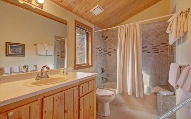 Black Bear 5 Br Home by RedAwning