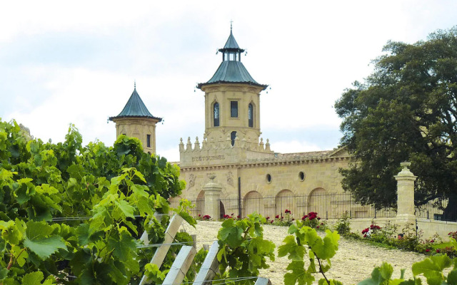 Semi-detached House on a Vineyard, Talais