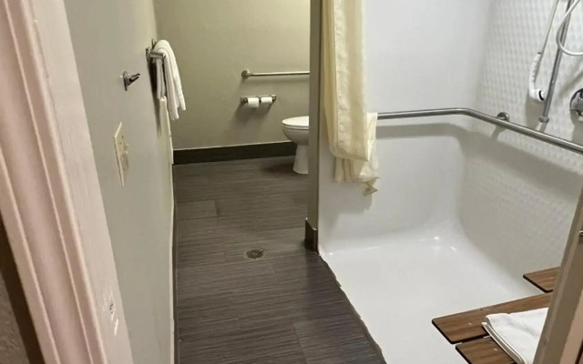Americas Best Value Inn & Suites Jackson, TN