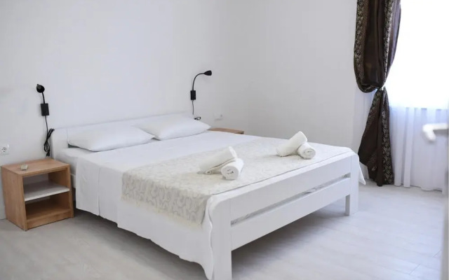 Amazing Apartment in Makarska With Wifi and 2 Bedrooms