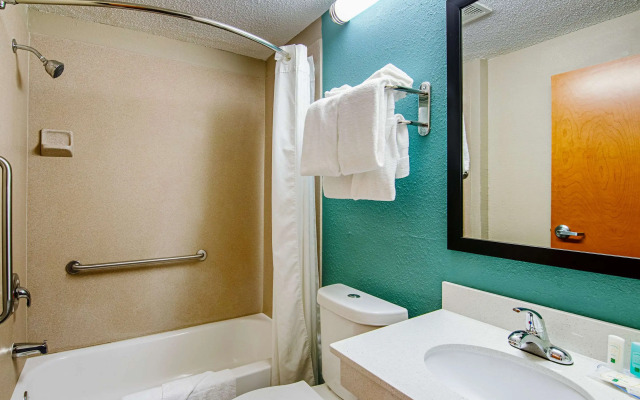 Quality Inn & Suites I-81 Exit 7