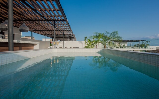 Luxury Penthouse with Hot Tub & Rooftop