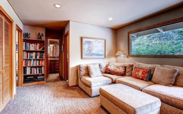 Silver Kingdom - 7 Bedroom Home + Private Hot Tub - LLH 58812