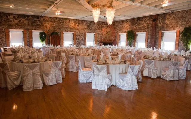 Baldachin Inn
