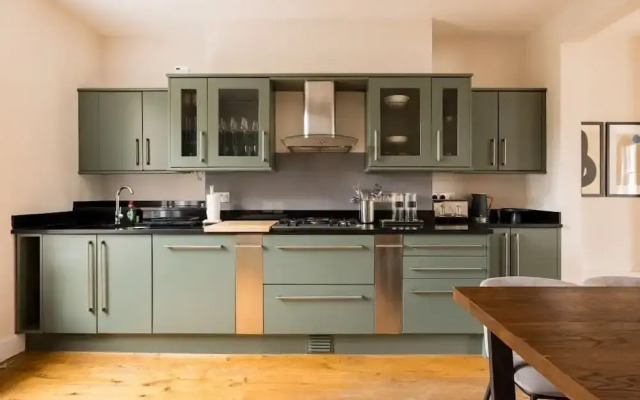 The Chelsea Nest - Stylish 2bdr With Balcony