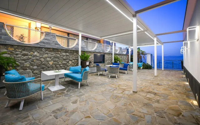 Beachfront Villa Sorrento & private sea access