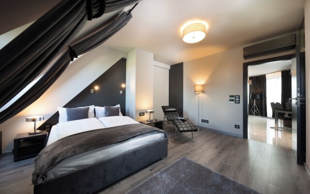 Small Venice Apartments