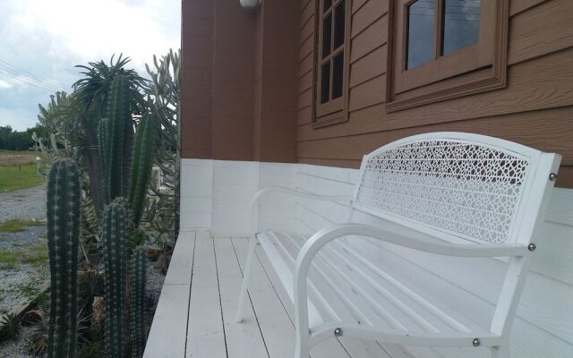 Monrak Lamtakong Resort