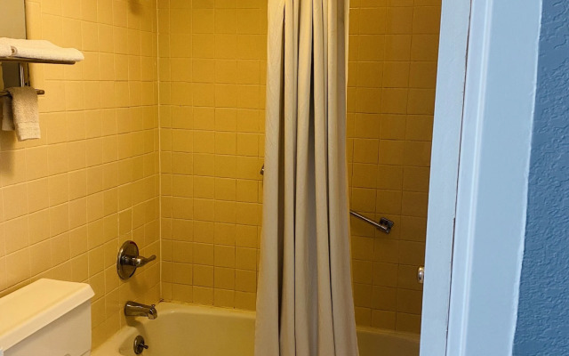 Travelers Place Inn & Suites