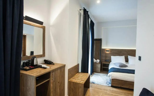 Trikala River House
