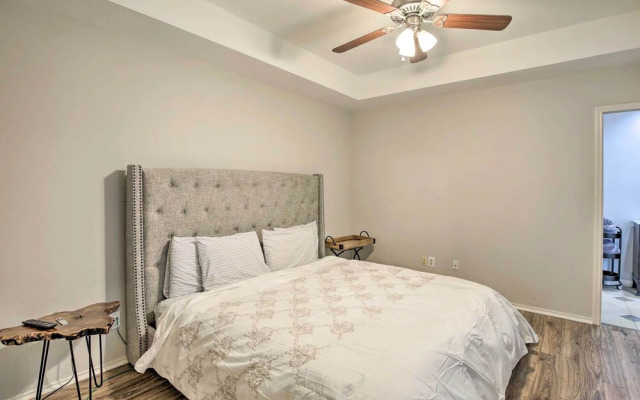 Comfortable Dallas Condo Close to Attractions