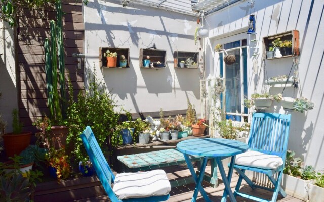 2 Bedroom Home With Private Garden