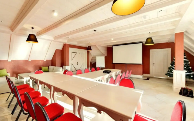 KRUPÓWKA MOUNTAIN RESORT - Widokowy hotel z basenami i wellness